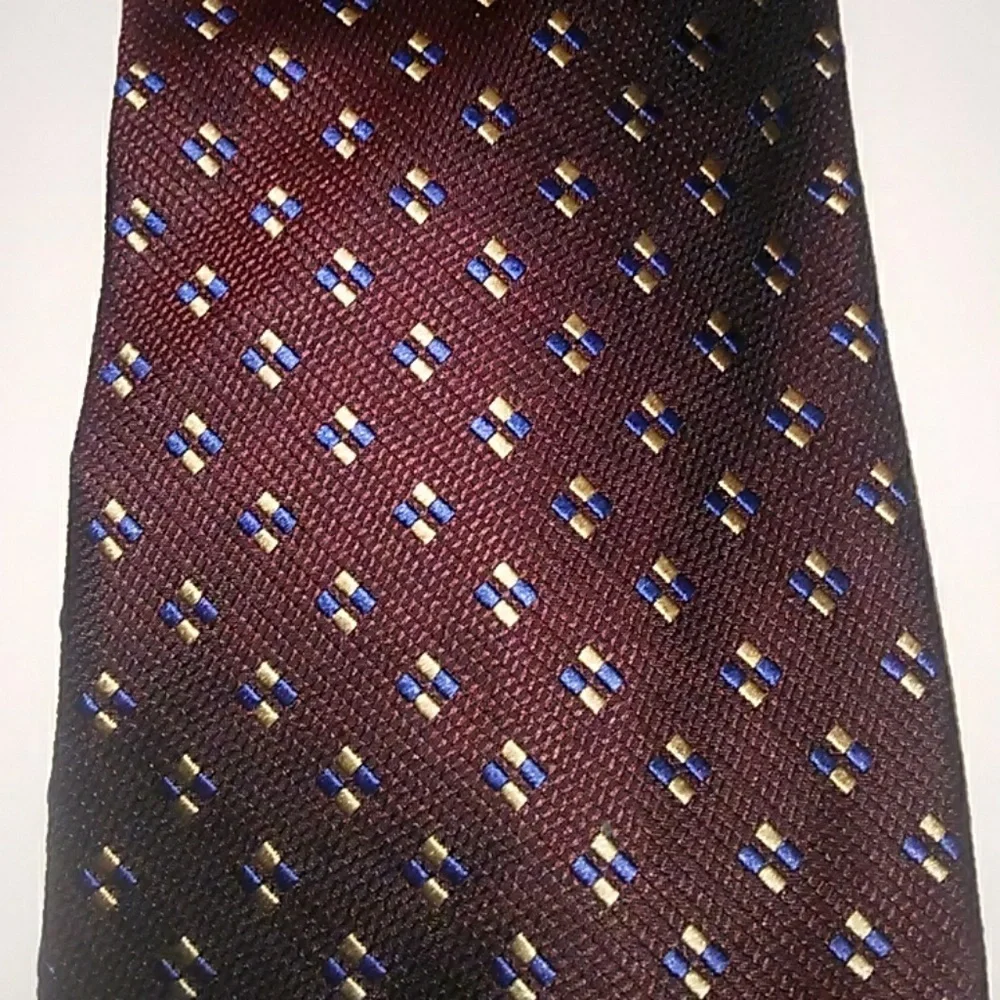 NWT Men's JoS A. Bank Tie